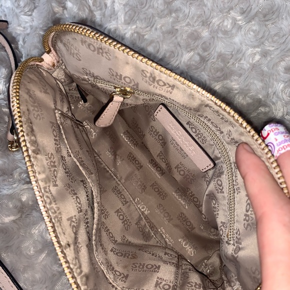 Michael Kors crossbody - Picture 2 of 3
